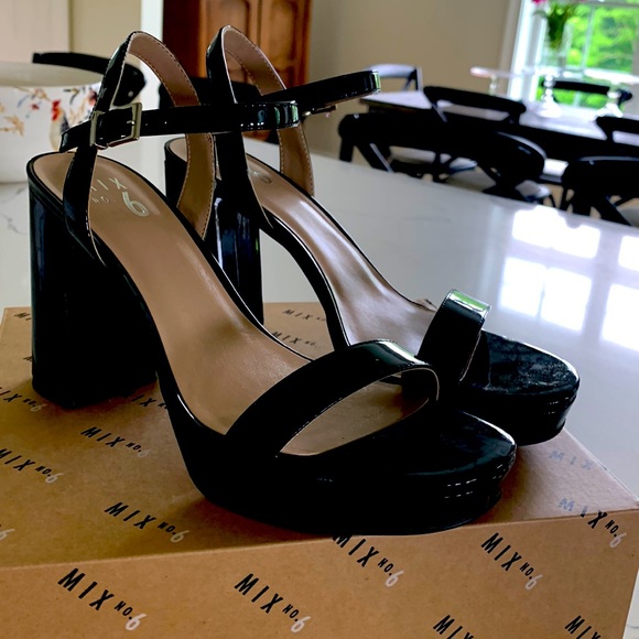 Strappy high heeled sandal - Picture 1 of 5